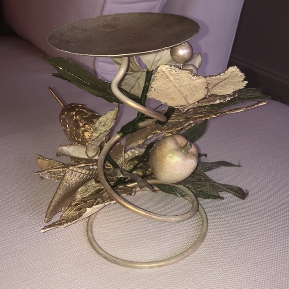 DECORATIVE GOLD FLORAL CANDLEHOLDER - Picture 6 of 7